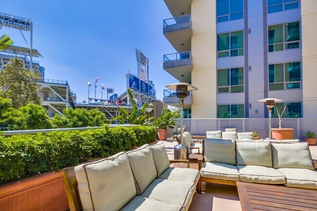 Building Photo - Beautiful Condo Adjacent to Petco Park - P...