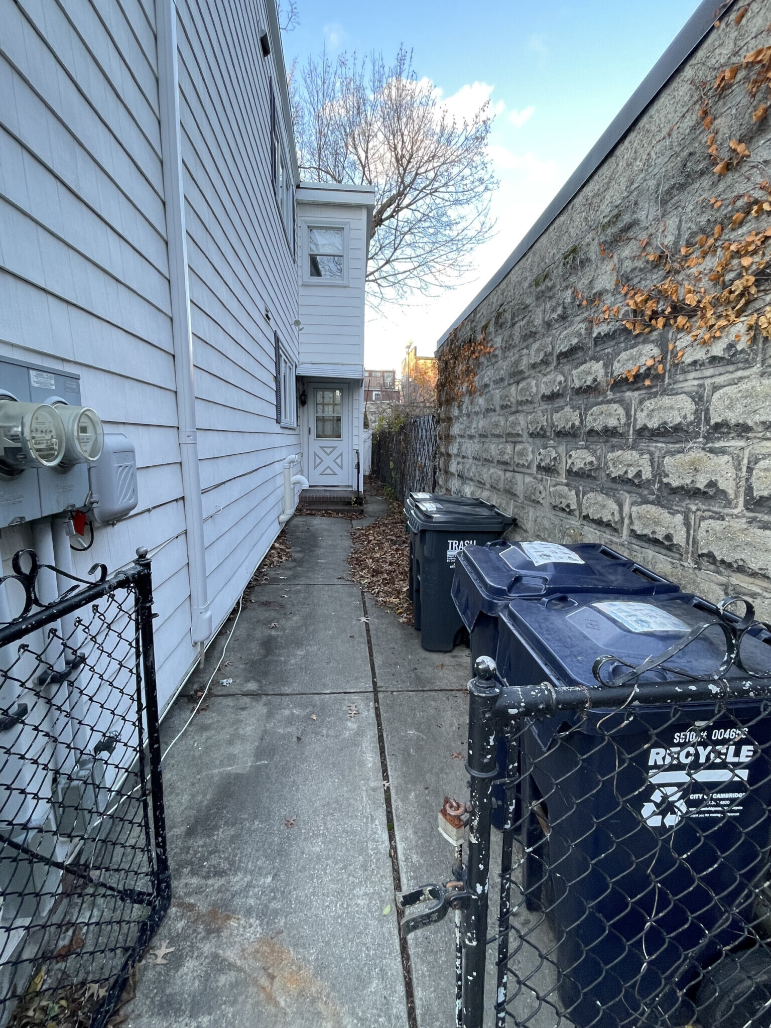Building Photo - 161 Otis St