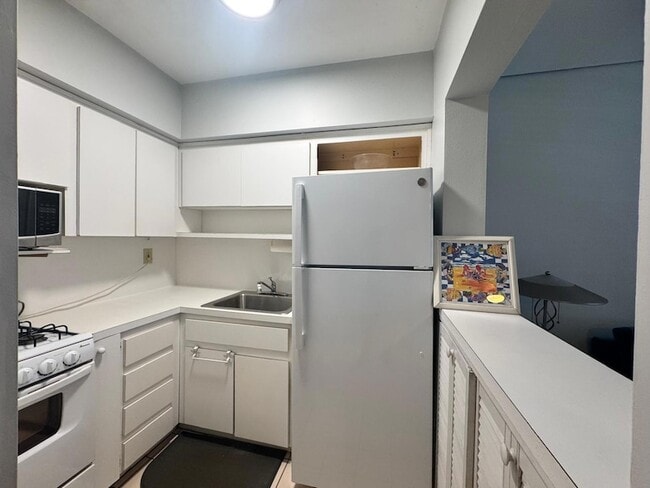 Building Photo - 2001 S Ocean Dr