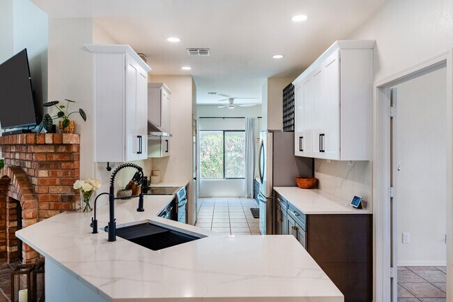 Building Photo - 4113 W Cielo Grande