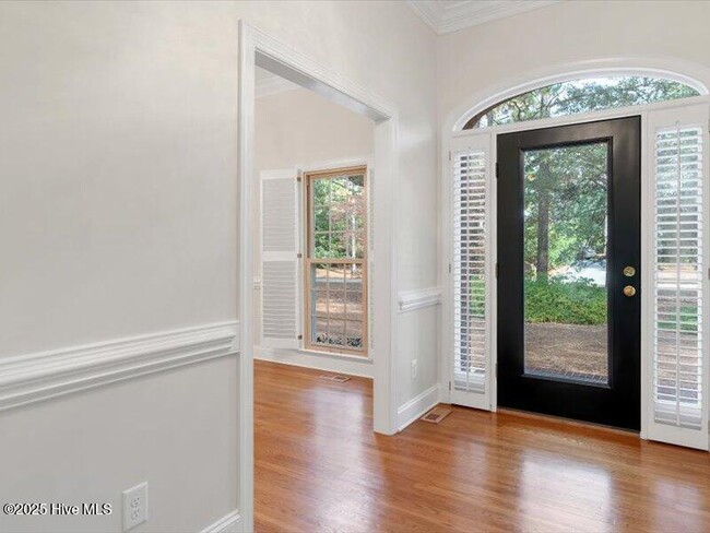 Building Photo - 110 Pine Cone Way