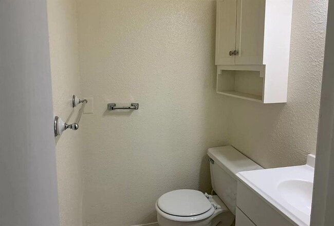 Building Photo - 321 Redstone Ct