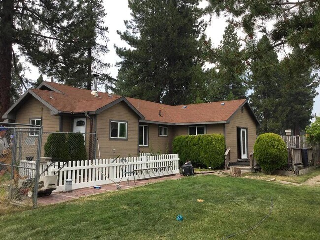 Building Photo - 427 S Chiloquin Rd