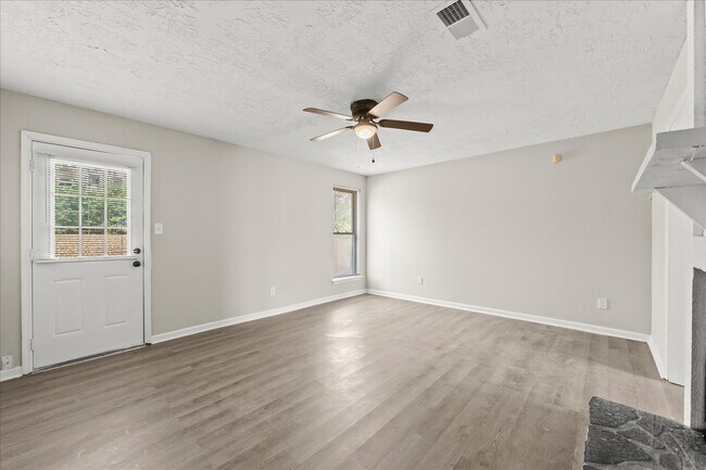 Building Photo - 2357 Basswood Dr