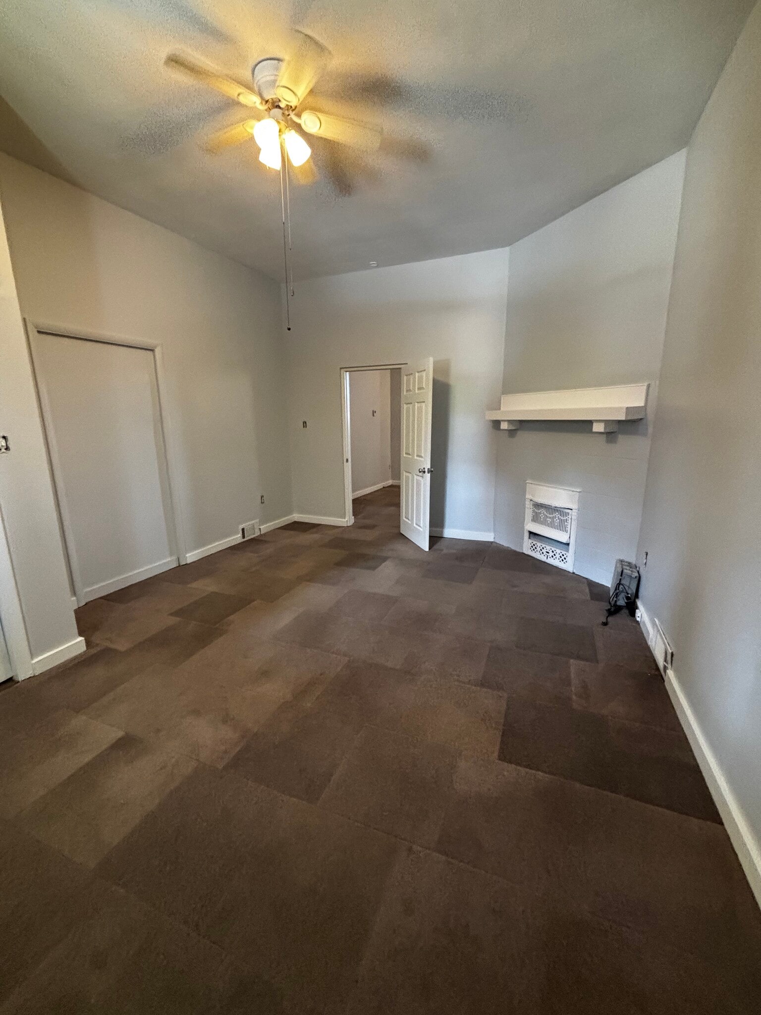 Ward Unit !, Bedroom - 3313 Ward St