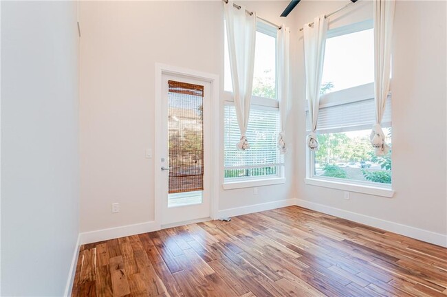 Building Photo - 2509 Del Curto Rd