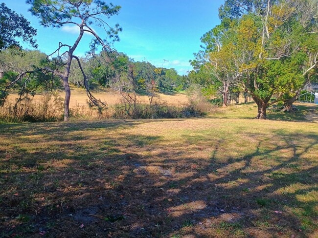 Building Photo - 2 bedroom 2 bathroom home with a screened in porch