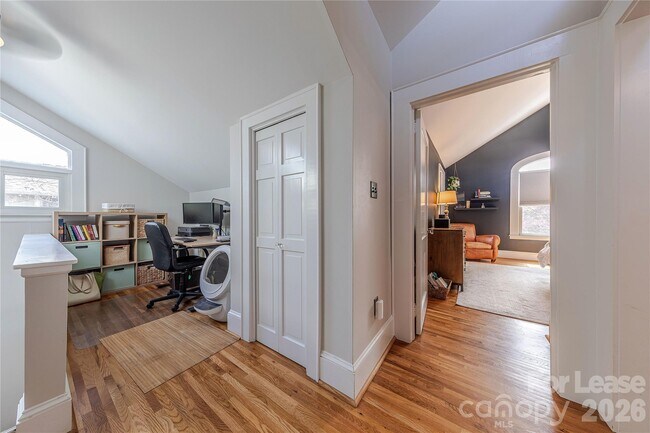 Building Photo - 2101 Dartmouth Pl