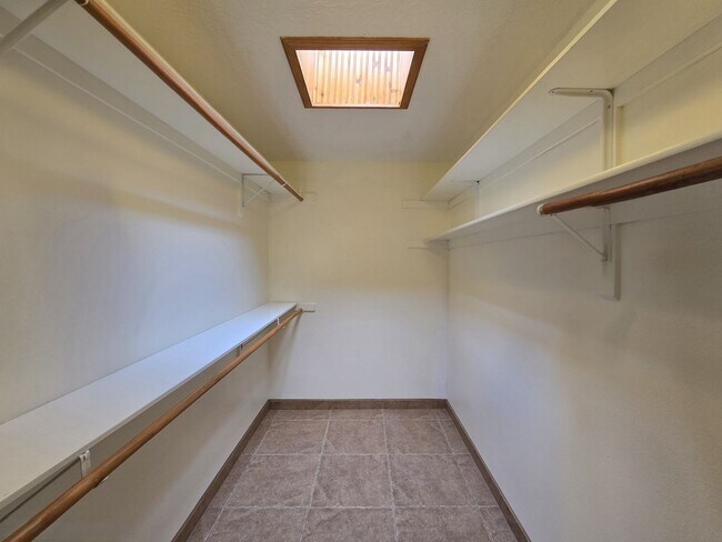 Building Photo - 2300 Calle Brocha