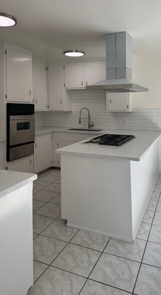 Kitchen - 716 Glenway Dr