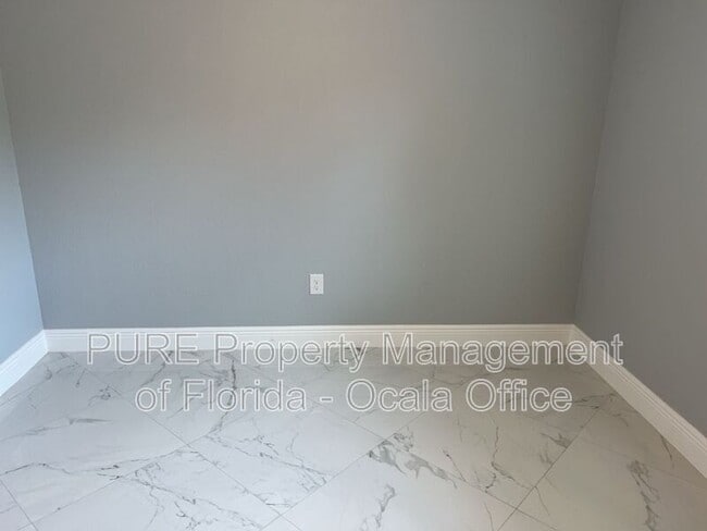 Building Photo - 1137 NE 9th Ave