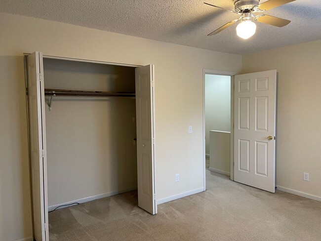 Building Photo - Move In Ready! $1195.00/month