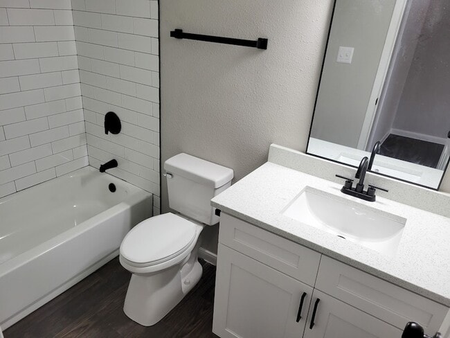 Building Photo - 12335 Antoine Dr