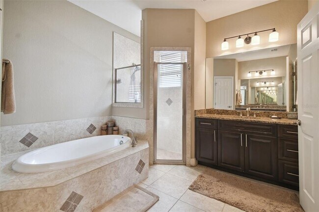 Building Photo - 6841 Bushnell Dr