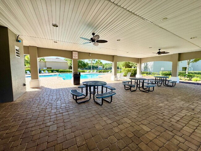 Building Photo - The Gables 2BR | 2.5BA Townhome!