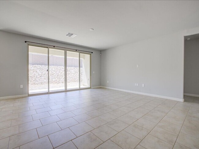 Building Photo - Corona de Tucson 4 Bedroom 2 Bathroom