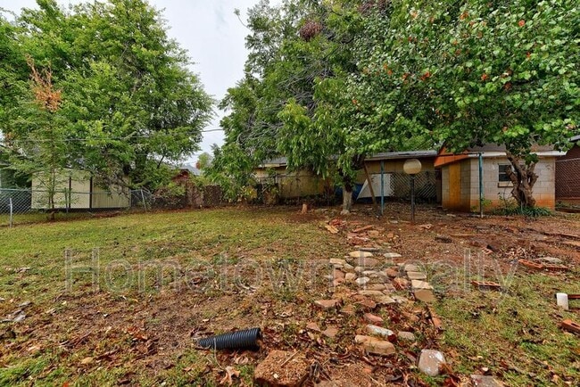 Building Photo - 1135 N Billen Ave