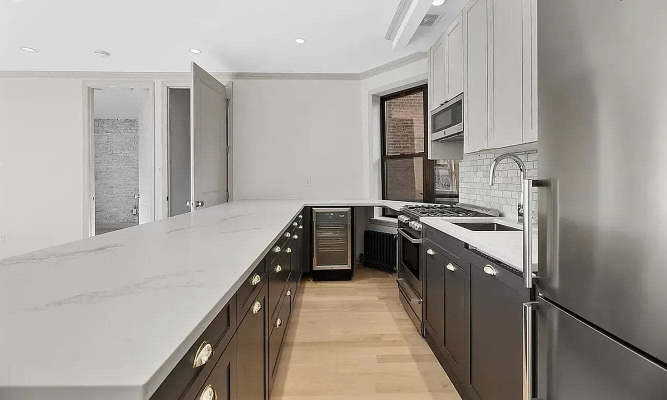 Building Photo - 199 W 10th St