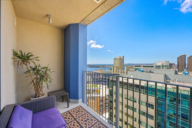 Building Photo - 321 10th Ave