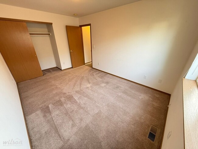 Building Photo - 601-603 Jade Pl