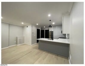 Building Photo - 40 Grant St