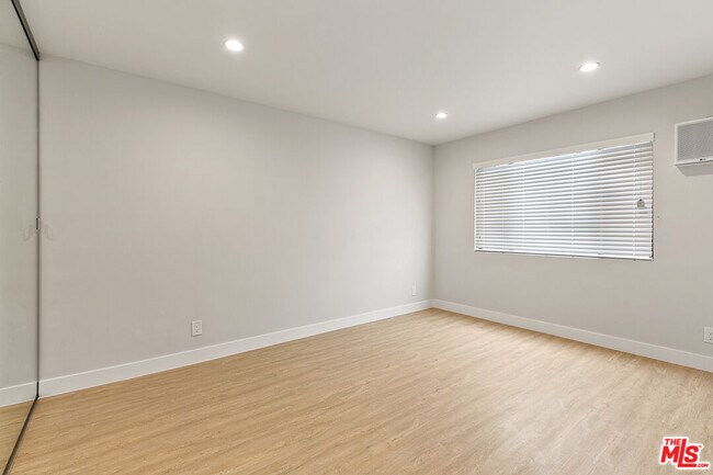 Building Photo - 3314 Mentone Ave