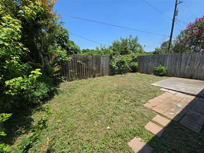 Building Photo - 13351 Water Oak Ln