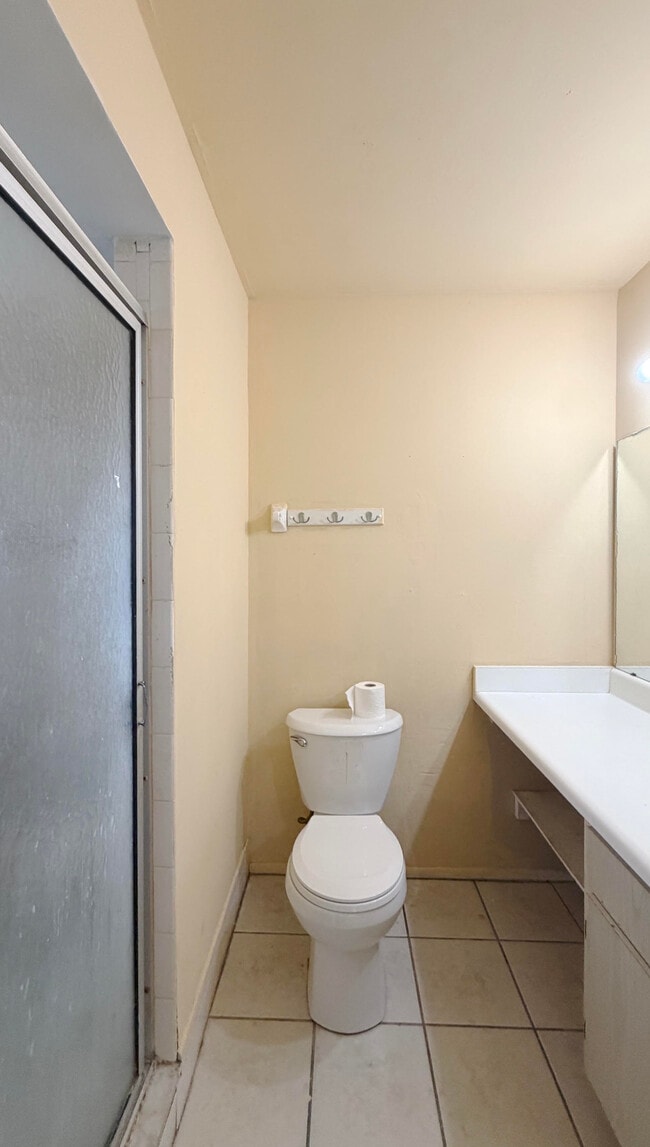 Building Photo - 889 Hendry Dr