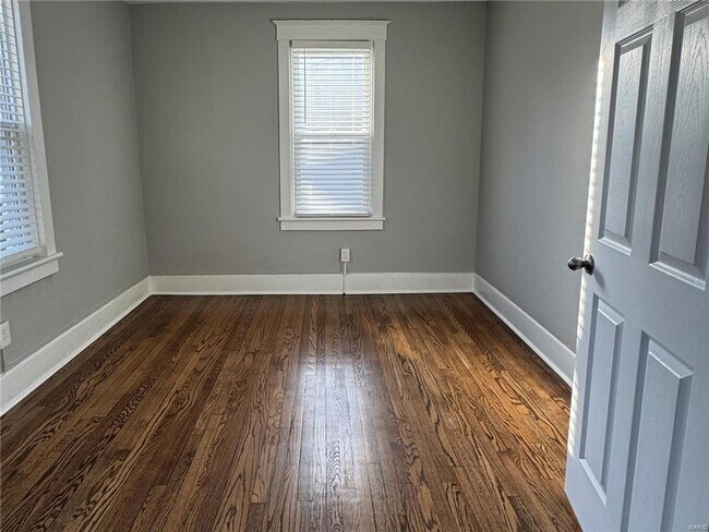 Building Photo - 729 Luckystone Ave