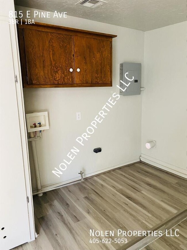 Building Photo - 815 E Pine Ave