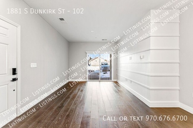 Building Photo - No Stairs! Main Level 2 Bed 2 Bath Condo n...