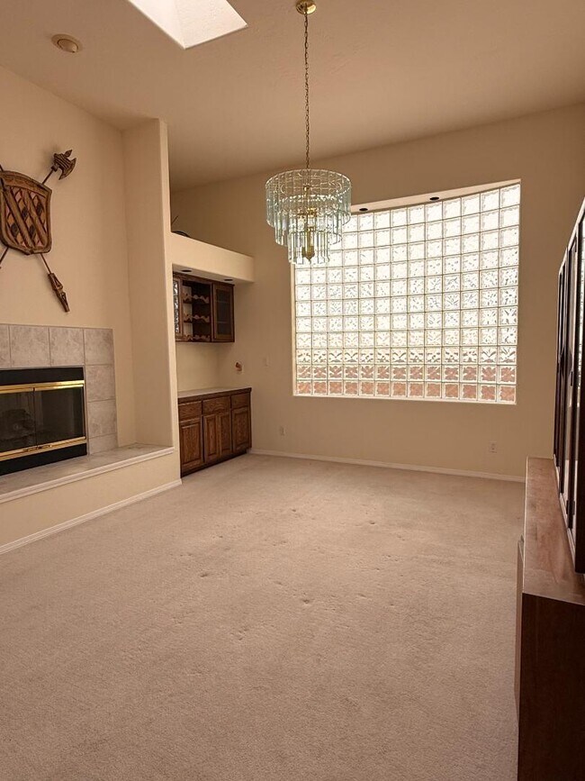 Building Photo - 711 Tramway Pl NE