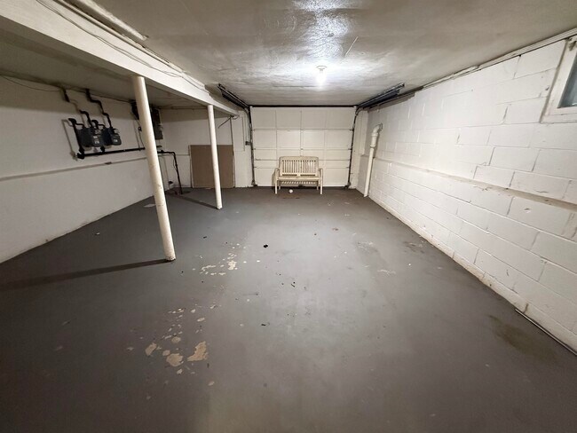 Building Photo - 36 W 9th St