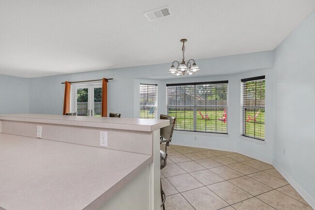 Building Photo - Spacious 3/2 w/Electricity Included Availa...