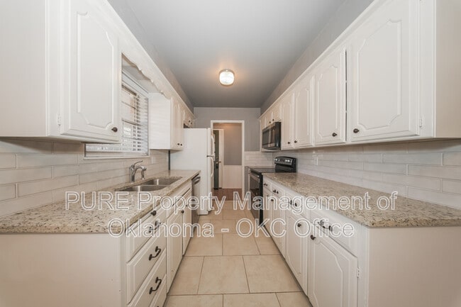 Building Photo - 3826 NW 64th St