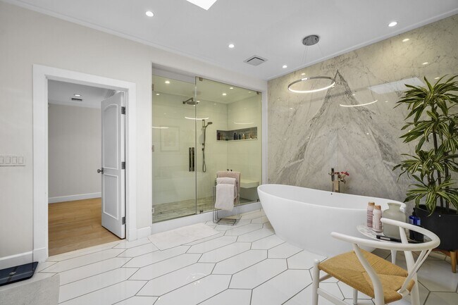 Building Photo - 23255 Mariposa De Oro St