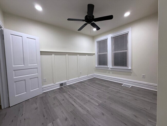 Building Photo - Updated 3BR 1 bath house now showing!