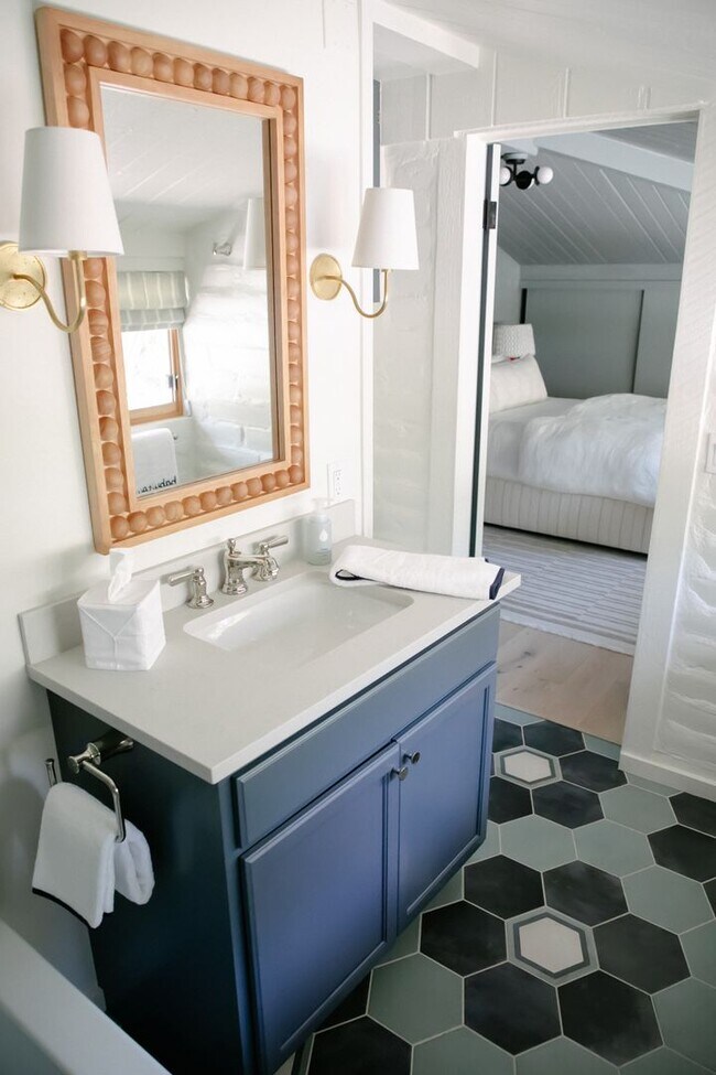 Building Photo - Beautiful Carmel Valley Home 3bed/3bath Re...
