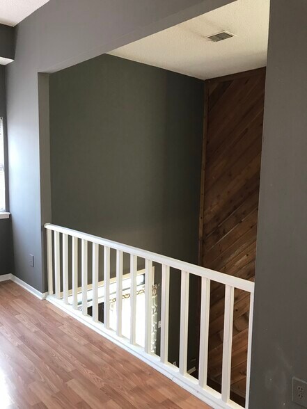 Building Photo - 5622 Clarke Address