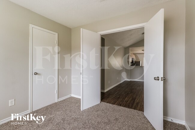 Building Photo - 22319 Meadowrock Dr