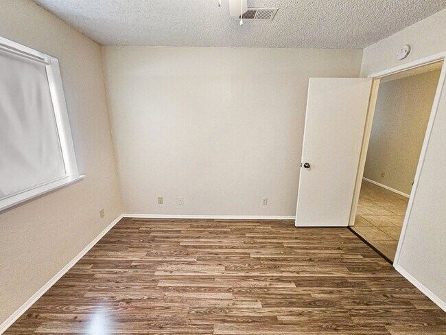 Building Photo - 305 S Richmond Rd