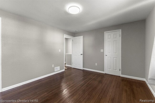 Building Photo - 10842 Nottingham Rd