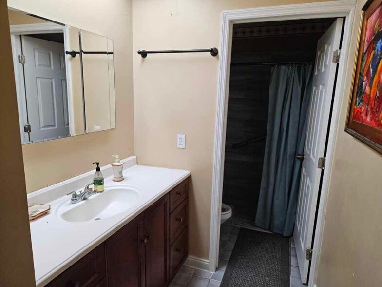 Building Photo - 3624 Ave De Gien