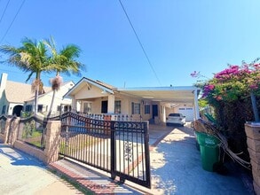 Building Photo - Huge 3 bedroom 2 bathroom for lease