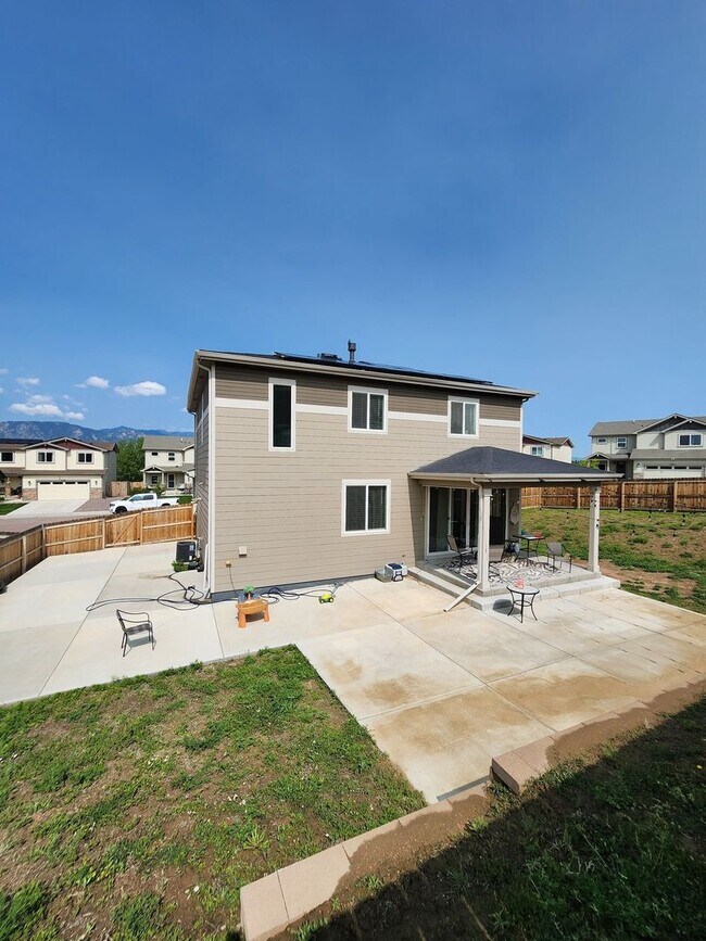 Building Photo - Beautiful 3-Bed, 3-Bath Home on a Spacious...