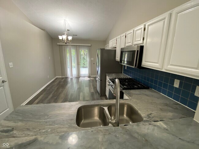Building Photo - 8457 Traders Ct