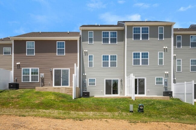 Building Photo - 435 Skylar Dr