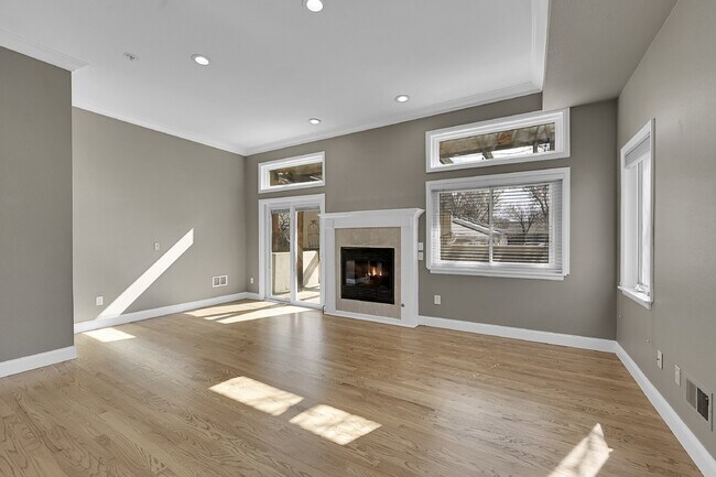 Building Photo - $3,150.00 - 2 Beds, 2.5 Baths, Apartment i...