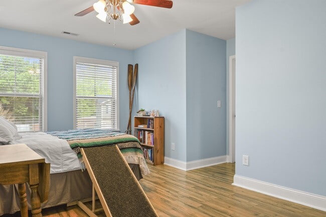 Building Photo - 401 Hope Ct