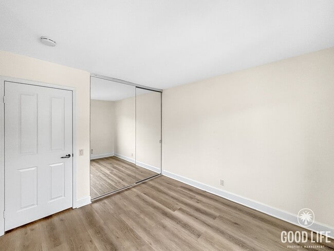 Building Photo - Beautiful 2BD/2BA Condo in La Jolla W/ Pri...